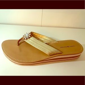 Tommy Hilfiger Flip Flops Size 11 - Gold